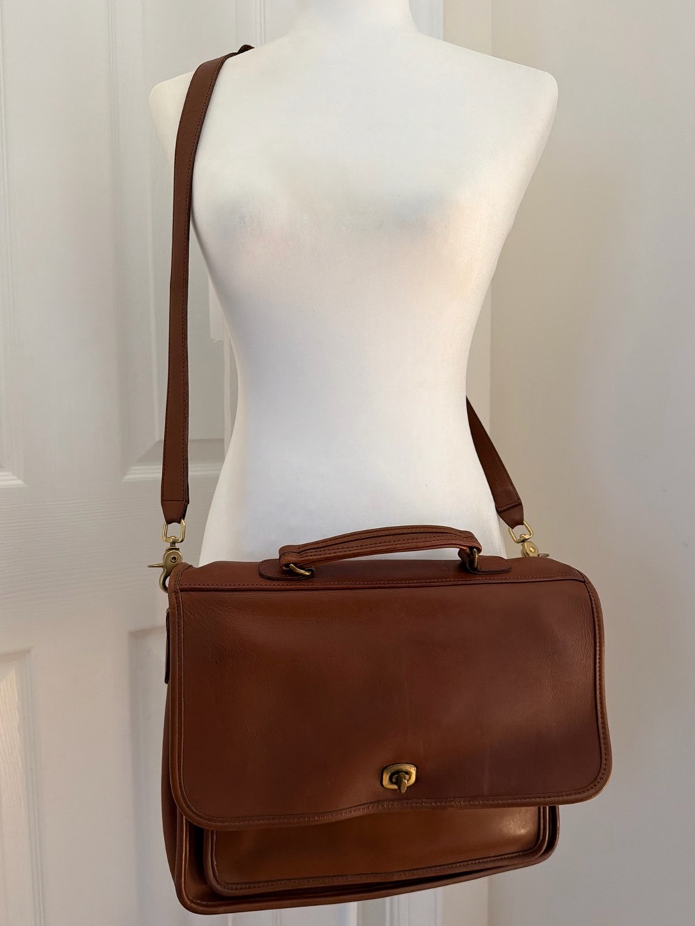 Authentic Coach 5181 Vintage Colebook Messenger Leather Crossbody Bag - Picture 13 of 14